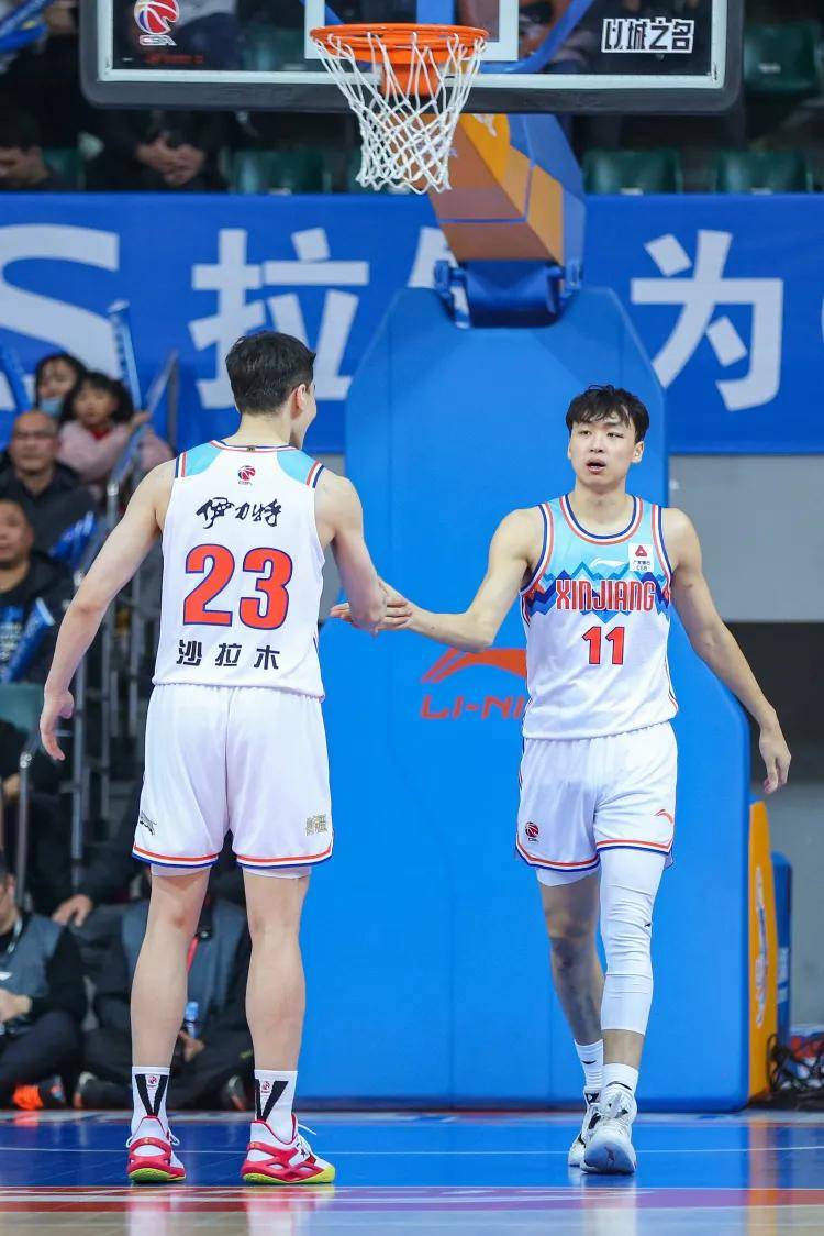 包含新疆男篮士气高涨，目标前进一步的词条