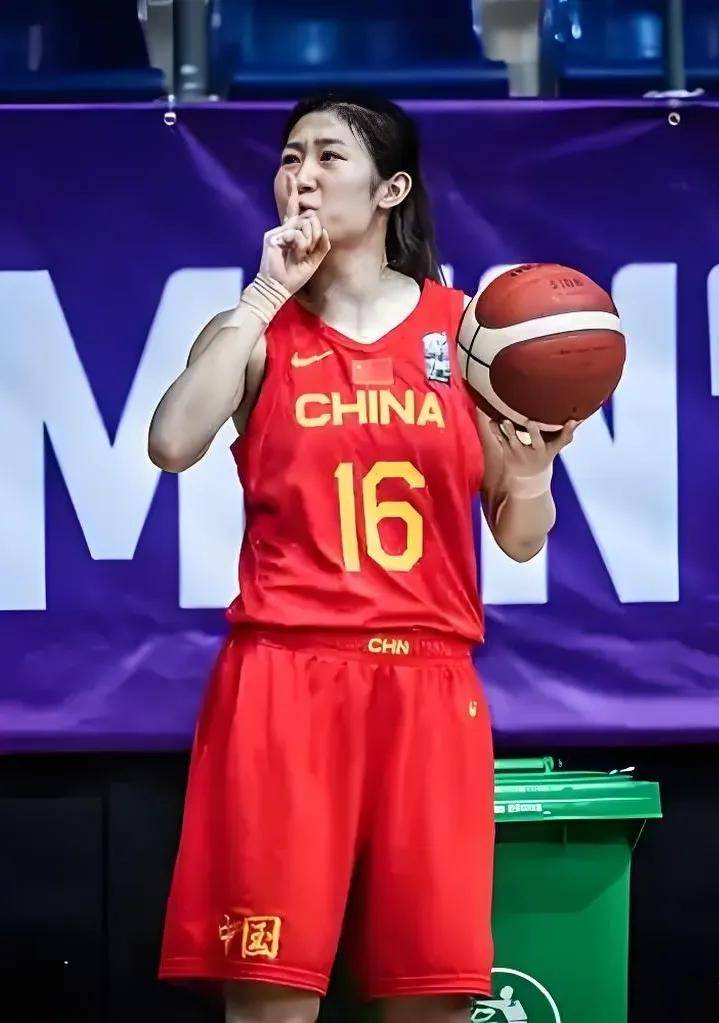 中国女篮平均年龄25.4岁选材着眼于洛杉矶奥运会的简单介绍